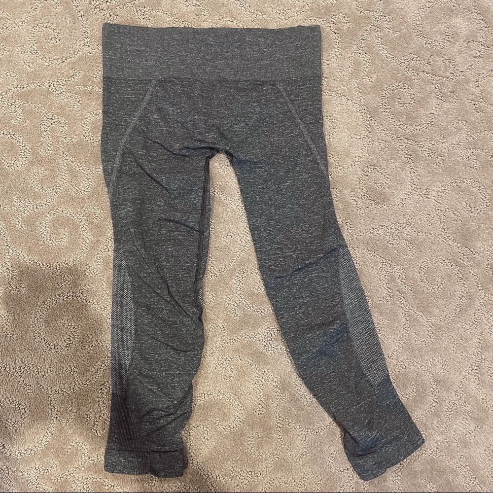 Athleta seamless cropped capri leggings